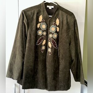 Dress Barn Size 3X Green/Brown Top w/ Embroidered Floral Accent - PERFECT COND.